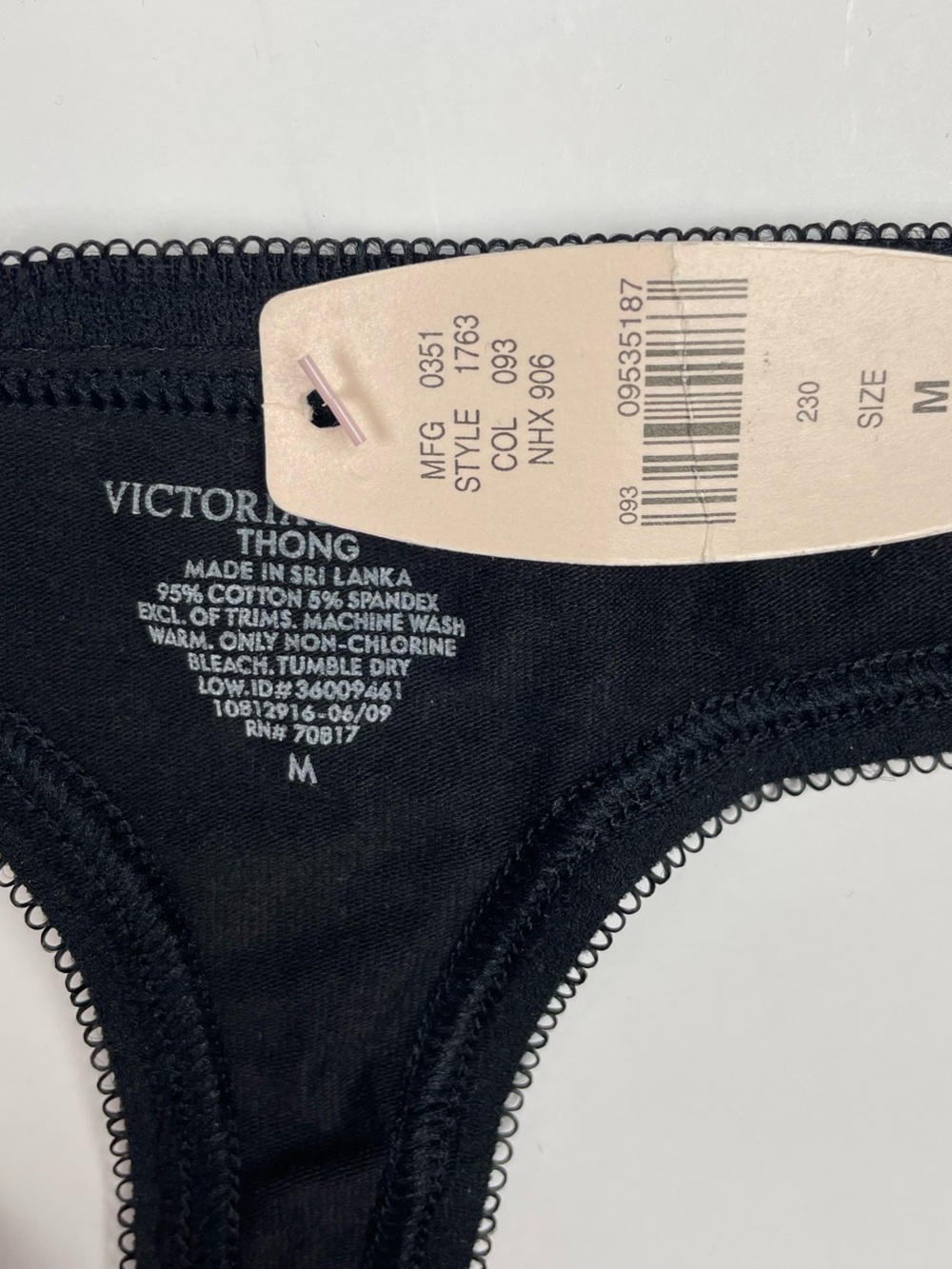 2009 NWT Victoria's Secret black cotton & spandex thong in size M - Picture 4 of 4